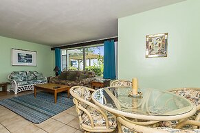 Charming Waterfront 3 Bedroom Cabin by RedAwning