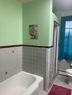 Charming Waterfront 3 Bedroom Cabin by RedAwning