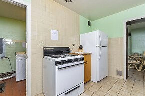 Charming Waterfront 3 Bedroom Cabin by RedAwning