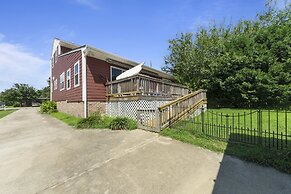 Harbor Delight On The Bay - Private Sandy Beach! 4 Bedroom Home by Red