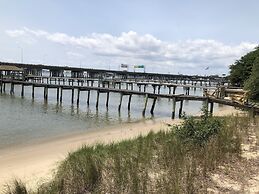 Harbor Delight On The Bay - Private Sandy Beach! 4 Bedroom Home by Red