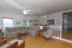 Harbor Delight On The Bay - Private Sandy Beach! 4 Bedroom Home by Red