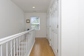 Harbor Delight On The Bay - Private Sandy Beach! 4 Bedroom Home by Red