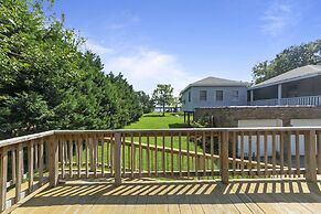 Harbor Delight On The Bay - Private Sandy Beach! 4 Bedroom Home by Red