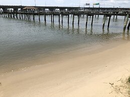 Harbor Delight On The Bay - Private Sandy Beach! 4 Bedroom Home by Red