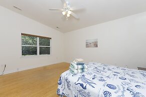 Harbor Delight On The Bay - Private Sandy Beach! 4 Bedroom Home by Red