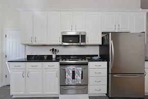 Harbor Delight On The Bay - Private Sandy Beach! 4 Bedroom Home by Red