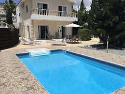3 Bed Villa 10 Minutes Drive From Beautiful Beach