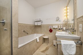 Schlosshotel Lacknerhof