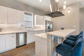 4BR Modern Townhouse in Mid City