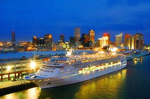 4BR Modern Townhouse in Mid City