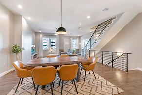 4BR Modern Townhouse in Mid City