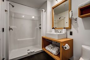 Raven Inn Whitehorse