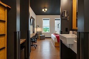 Raven Inn Whitehorse