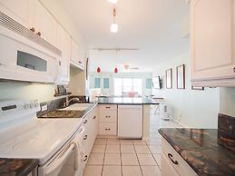 Relaxing , Great Location, 3 Minute Walk To The Beach 2 Bedroom Condo 