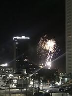 Relaxing , Great Location, 3 Minute Walk To The Beach 2 Bedroom Condo 