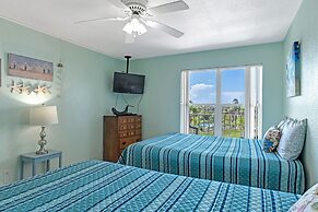 Charming 1 Bedroom, 3 Minute Walk To The Beach Condo by RedAwning