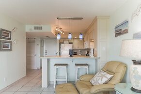 Charming 1 Bedroom, 3 Minute Walk To The Beach Condo by RedAwning