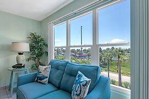 Charming 1 Bedroom, 3 Minute Walk To The Beach Condo by RedAwning