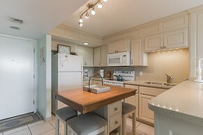 Charming 1 Bedroom, 3 Minute Walk To The Beach Condo by RedAwning