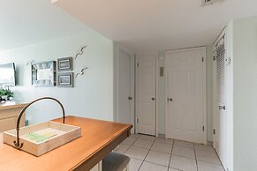 Charming 1 Bedroom, 3 Minute Walk To The Beach Condo by RedAwning