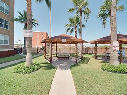 Charming 1 Bedroom, 3 Minute Walk To The Beach Condo by RedAwning