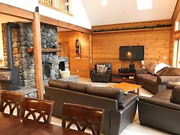 07MF - Lake Front - Hot Tub - BBQ - Sleeps 8