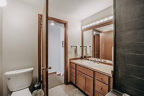 41SW - Sauna - WiFi - Fireplace - Sleeps 8