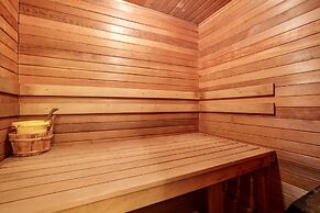 19MBR - Hot Tub - Sauna - BBQ - Pets Ok - WiFi - Sleeps 10