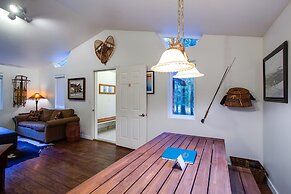 16GS - Hot Tub - BBQ - Pets Ok - Sleeps 2