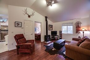 16GS - Hot Tub - BBQ - Pets Ok - Sleeps 2