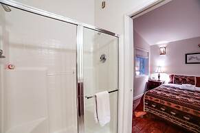 16GS - Hot Tub - BBQ - Pets Ok - Sleeps 2