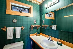 44MBR - Hot Tub- Pets Ok - WiFi - BBQ - Sleeps 6