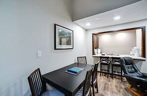 68SW - Fireplace - Washer/Dryer - Dishwasher- Sleeps 4