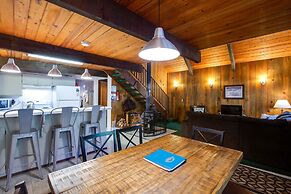 98SL - Hot Tub - BBQ - Pets Ok - WiFi - Sleeps 6