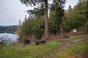 97MF - Lakeside - Dock - BBQ - Pets Ok - Sleeps 6