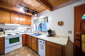 67MF- Hot Tub - Pets Ok - BBQ - Sleeps 5