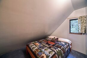 67MF- Hot Tub - Pets Ok - BBQ - Sleeps 5