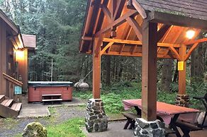 67MF- Hot Tub - Pets Ok - BBQ - Sleeps 5