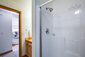 70MBR- Hot Tub - BBQ - Wi-Fi - Pets Ok - Sleeps 8