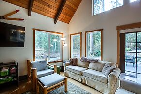 99MBR - Hot Tub - WiFi - Pets Ok - BBQ - Sleeps 6