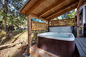 99MBR - Hot Tub - WiFi - Pets Ok - BBQ - Sleeps 6