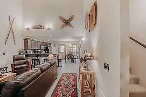 89GS - Hot Tub - Pets Ok - WiFi - Sleeps 4