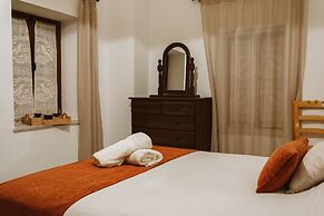 Ariadni Gaia Cottage