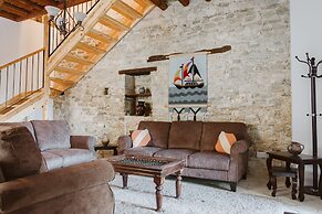 Ariadni Gaia Cottage