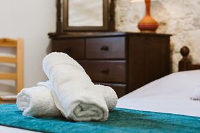 Ariadni Gaia Cottage