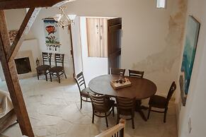 Ariadni Gaia Cottage