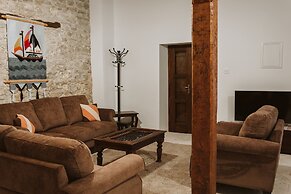 Ariadni Gaia Cottage