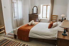 Ariadni Gaia Cottage