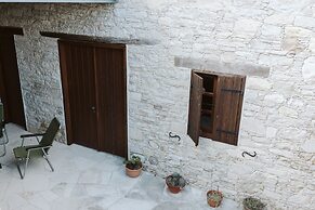 Ariadni Gaia Cottage